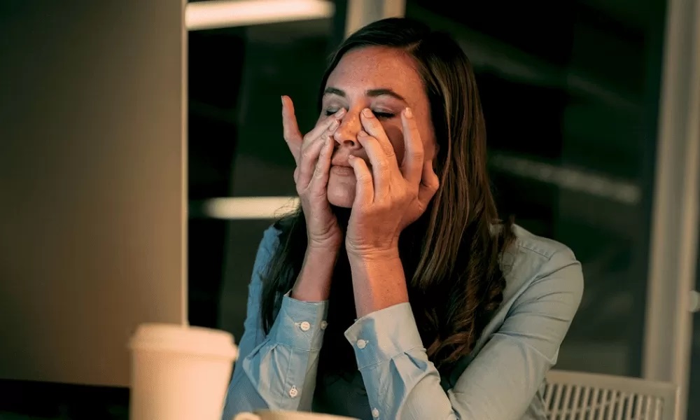 المرأة بعد الاستيقاظ من النوم