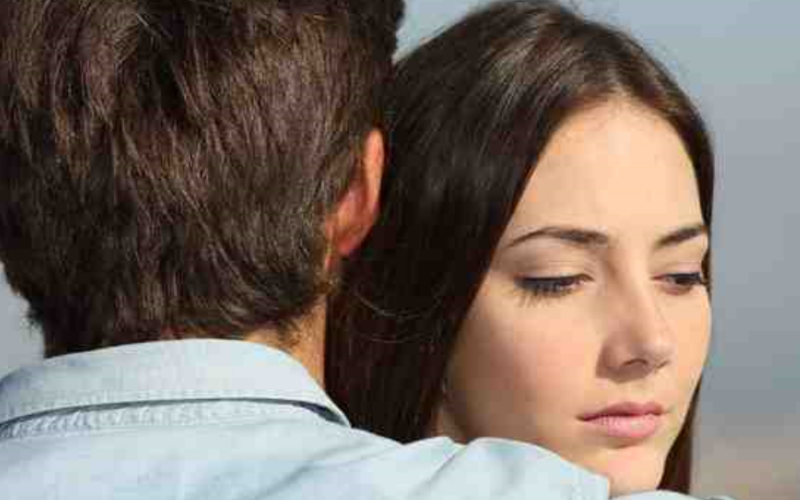 7 علامات تفضح المرأة عندما تكذب..كيف تعرف أن المرأة التي تتحدث معك تكذب؟ 