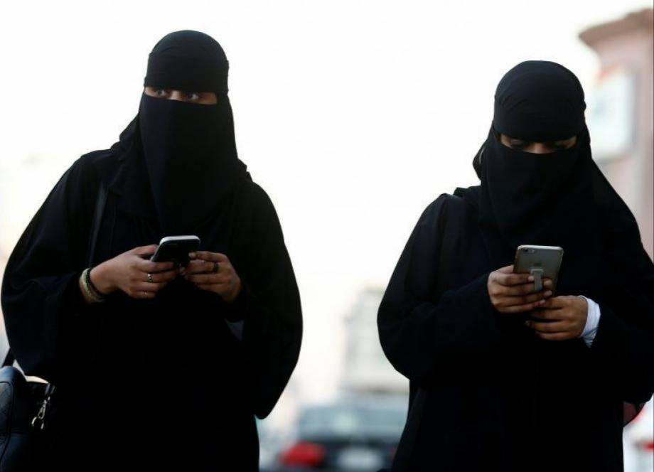 واقعة هزت المملكة ..عائشة فتاة فائقة الجمال رفضت الطبخ لضيوف زوجها وذهبت إلى أسرتها. . وعندما عادت إلى منزلها كانت المفاجأة التي قضت على حياتها  
