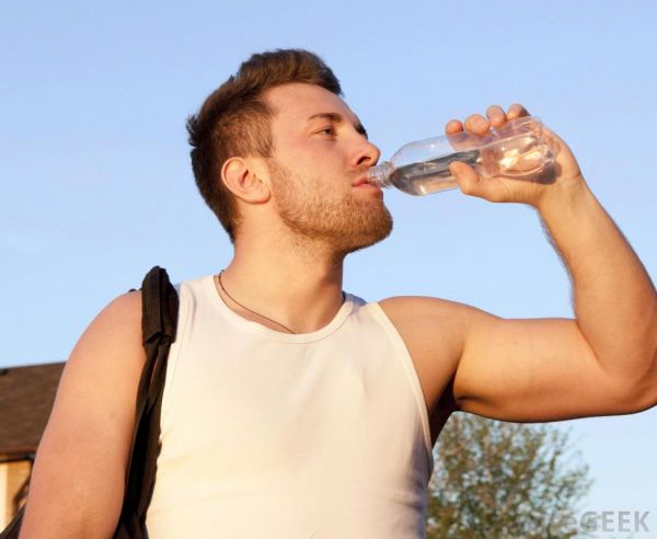 اعجوبة ستذهلك :شرب الماء بهذه الطريقة يخلصك من الكرش القبيح ويمنحك جسم جميل وقوام رشيق؟
