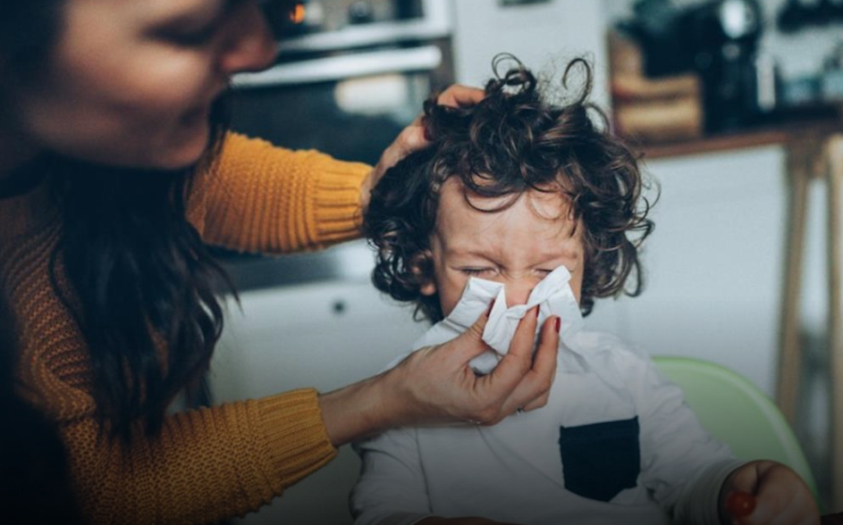 الأطباء يدقوا ناقوس الخطر فيروس جديد يصيب الأطفال اطلق عليه اسم أنفلونزا الطماطم