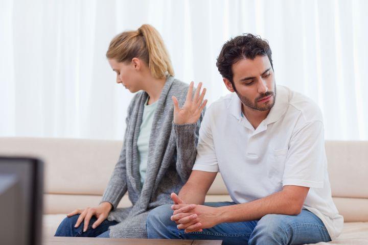 سافر وطلب من صديقه يمر على زوجته ليلبي إجتياجاتها وفي يوم طلبته يدخل البيت وانصدم من اللي سوته