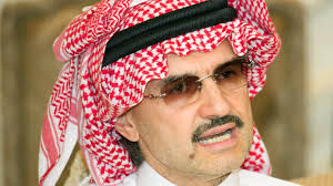 شاهد ظهور مفاجئ للأمير السعودي الوليد بن طلال وهو يجول المملكة كمواطن عادي ويمارس هوايته المفضلة