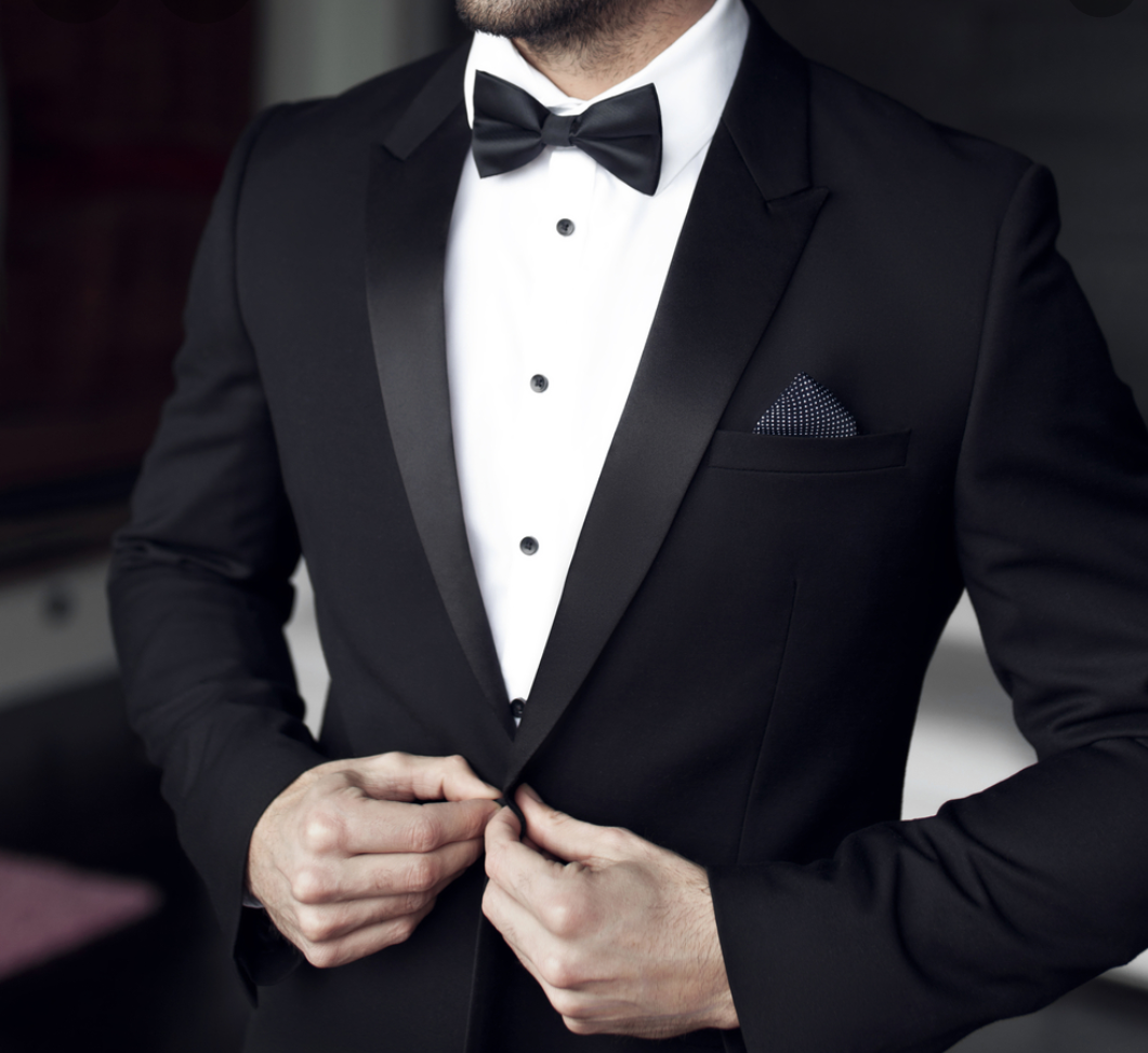 شاهد ما فعله عريس غريب الأطوار خلال حفل الزفاف وسط صدمة الحاضرين.!!
