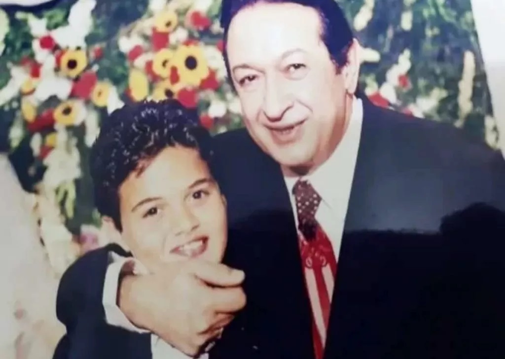نور الشريف وأيمن محمد في طفولته
