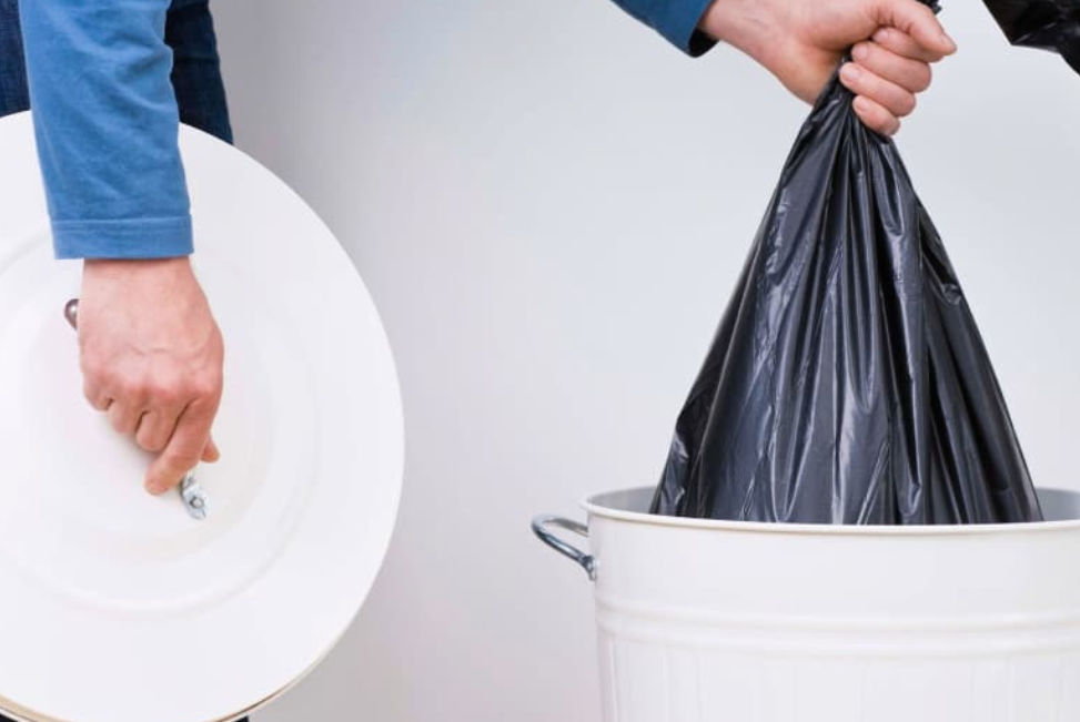 لربات البيوت نصائح تساعدكِ على التخلص من الروائح الكريهة من سلة المهملات