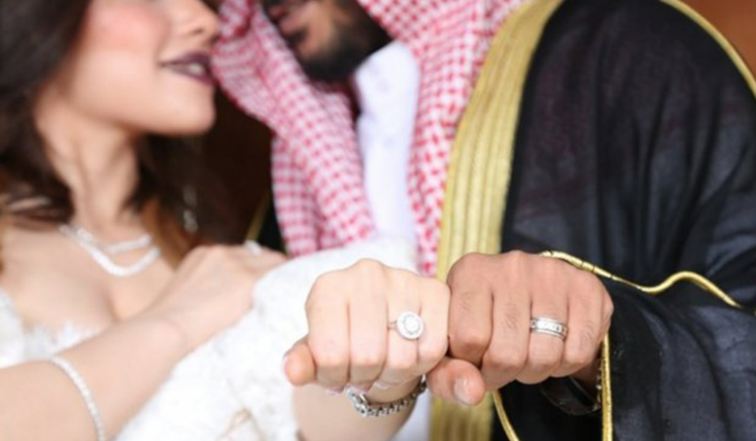 عروسان في الخليج