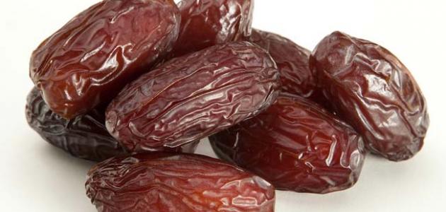 طبيب سعودي يفاجئ الجميع حول إجابة هذا السؤال .. هل تناول التمر يرفع الأنسولين ؟