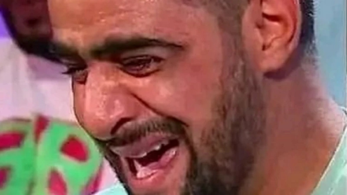 شاب حزين