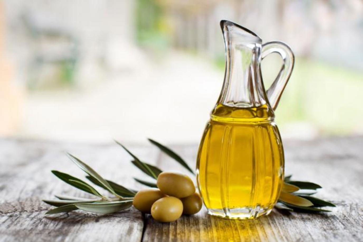 يسبب الوفاة .. تحذير طبي خطير من استخدام زيت الزيتون بهذه الطريقة الخاطئة الذي تحوله الى سم قاتل .. توقف عنه فوراً!