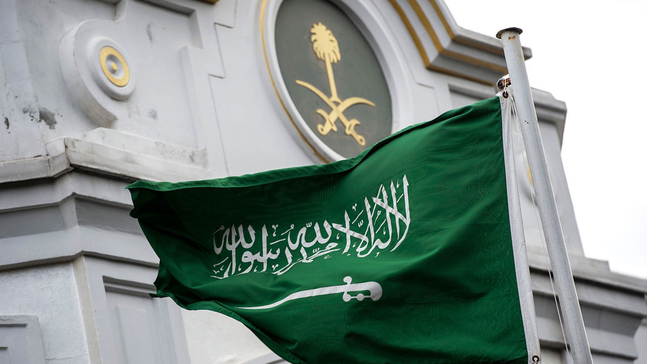 الداخلية السعودية تعلن رسمياً عن منح إقامة دائمة لهذه الفئة من المقيمين