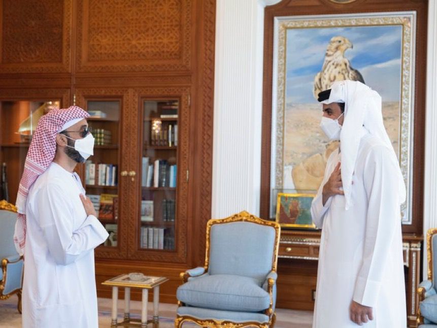 أمير قطر يستقبل مستشار الأمن الوطني الإماراتي