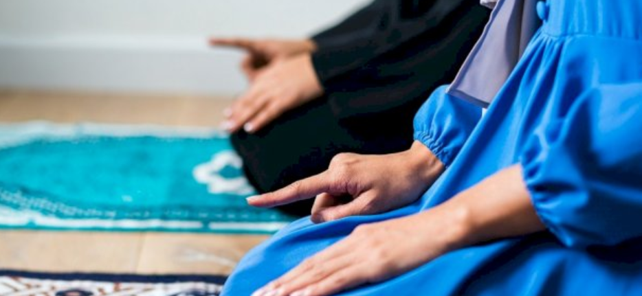 لأنها حفظت سورة البقرة زوج يفاجئ زوجته بهدية ثمينة لا تخطر على بال 