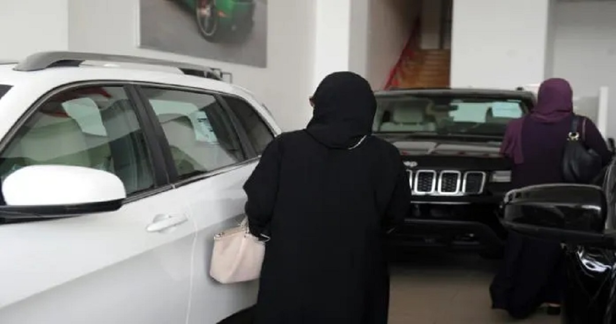 امرأة تسرق سيارة في السعودية