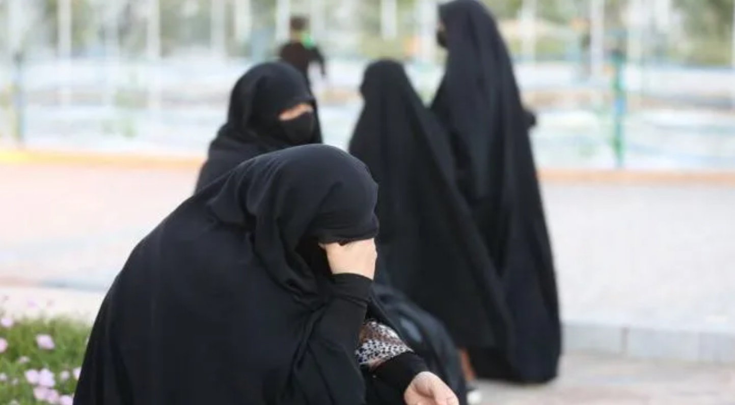 نساء في حالة حزن