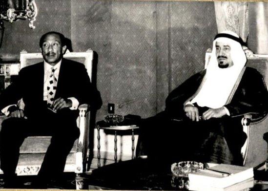 السادات والملك خالد