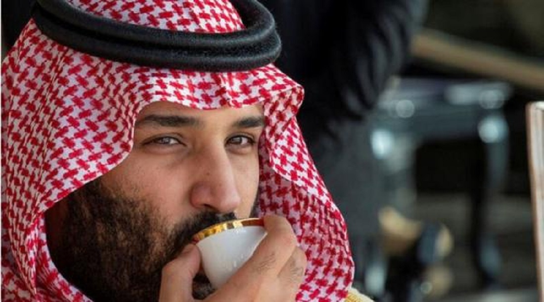 فنجان مطلي بالذهب
