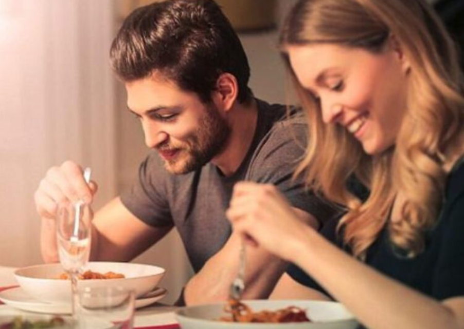 لن تصدق ..قد يكون توقيت تناولك لوجبة العشاء سببا لإصابتك بالسكتة الدماغية  
